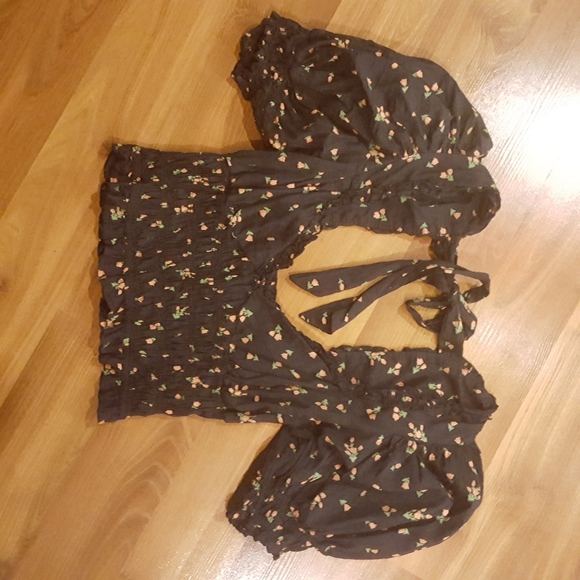 Urban Outfitters Black Floral Rose Print Puff Sleeve Smocked Blouse Top - Picture 6 of 11